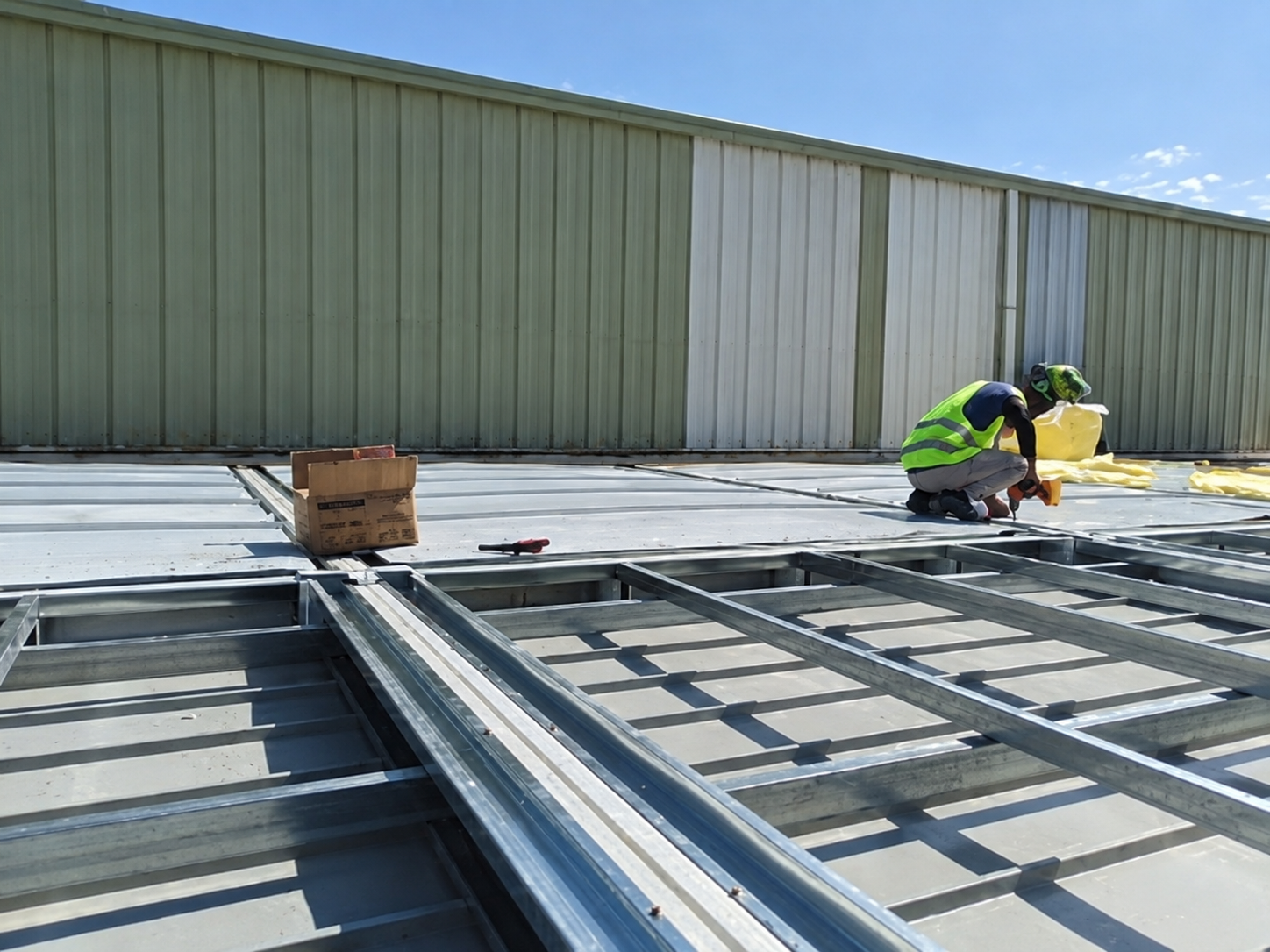 Workers securing panels on the Riyadh modular office roof frame