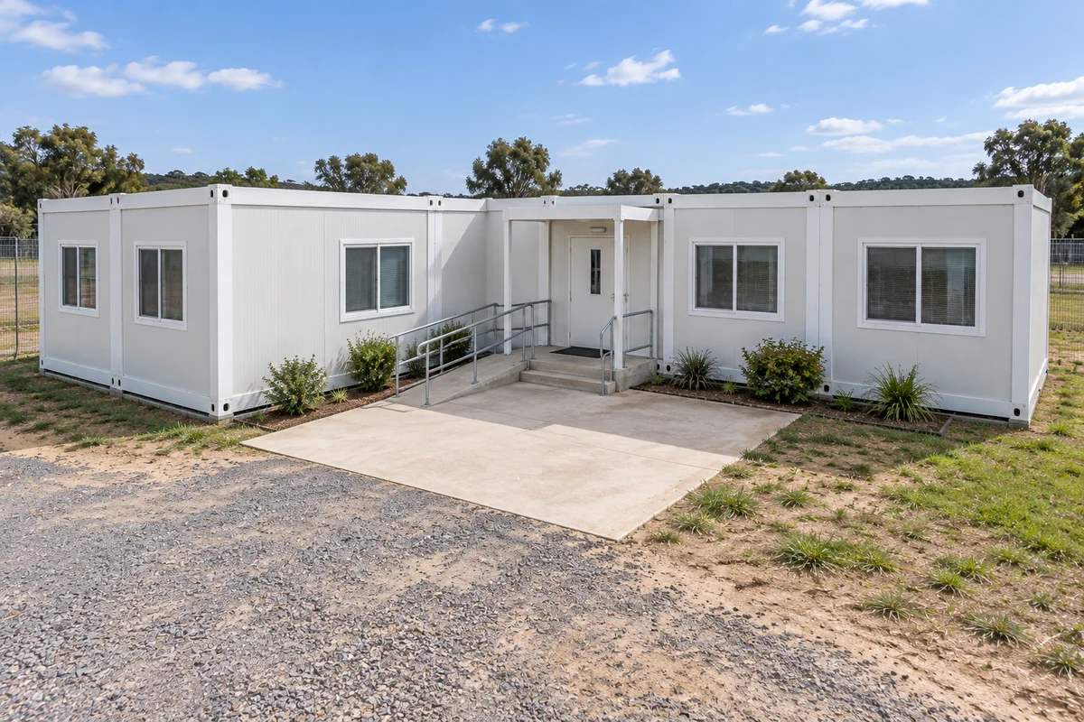 Compact connected modular clinic arranged around an entrance forecourt