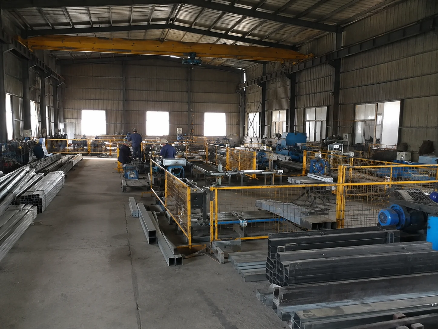 Steel processing equipment and stored profiles inside a workshop