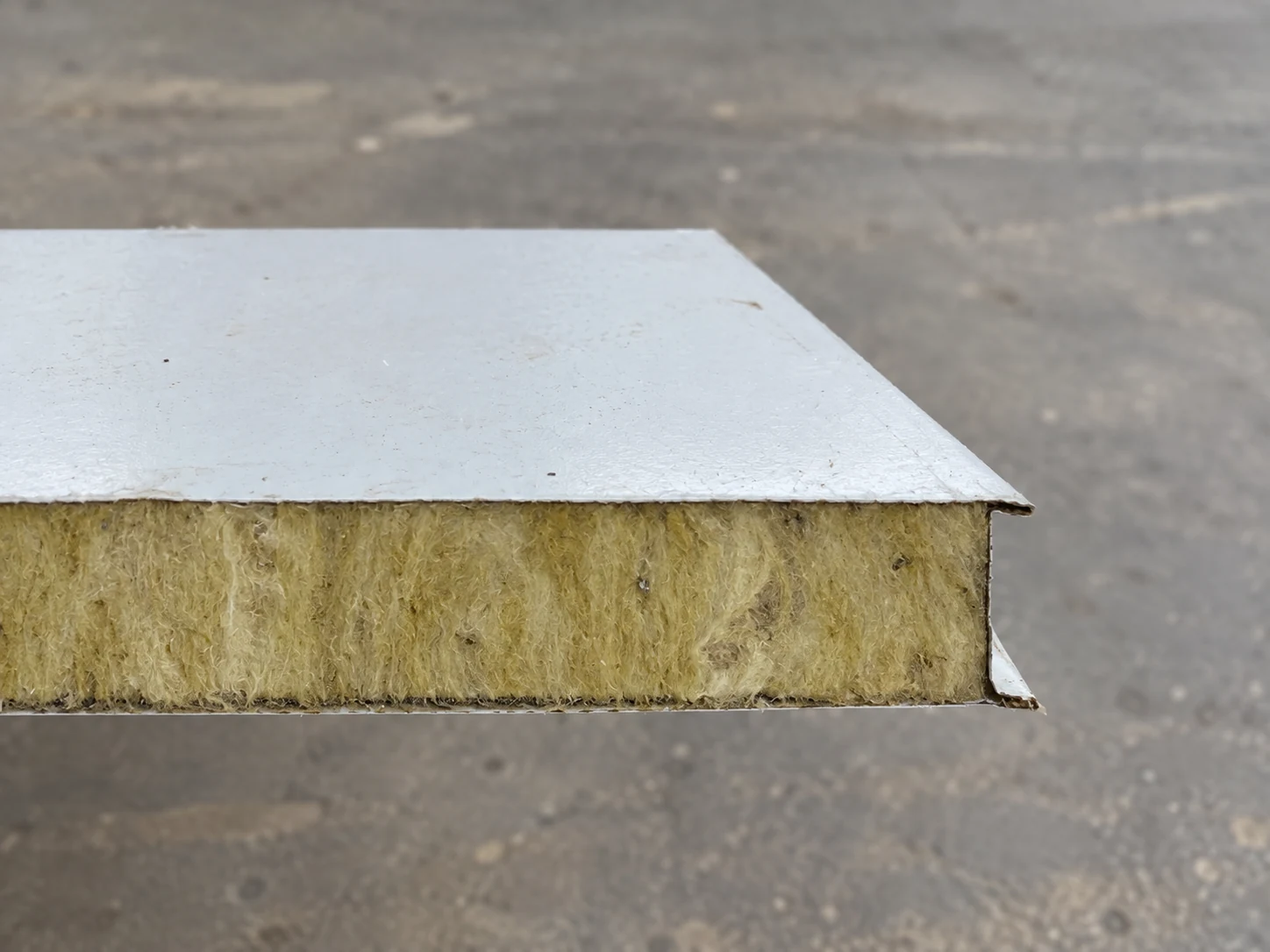 Reference sandwich panel sample with a fibrous insulation core