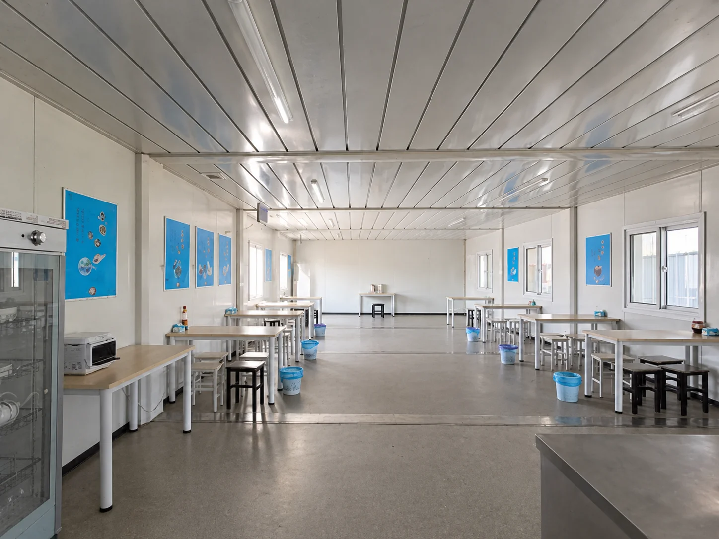 Reference dining room with tables and chairs