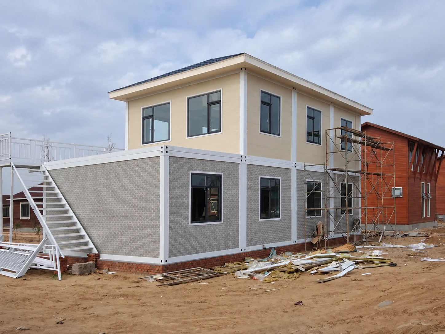 Reference modular building with contrasting facade panels and exterior stairs